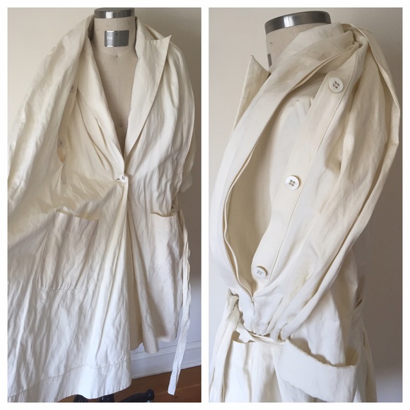 Beautiful Off White Max Azria Convertible Trench - Picture 2 of 4