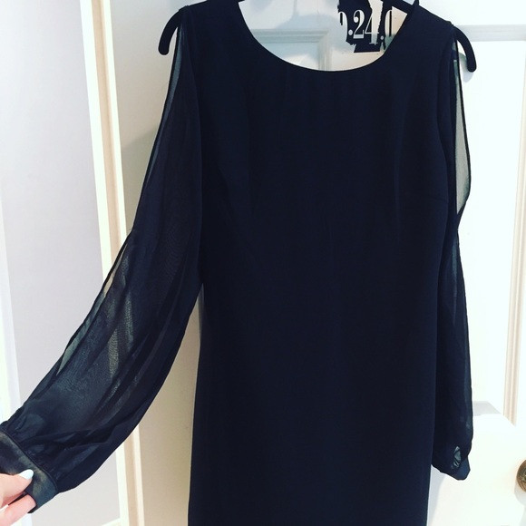 Forever 21 Dresses & Skirts - SAVE FOR BIZZNITCH slit-sleeve black dress 🌸