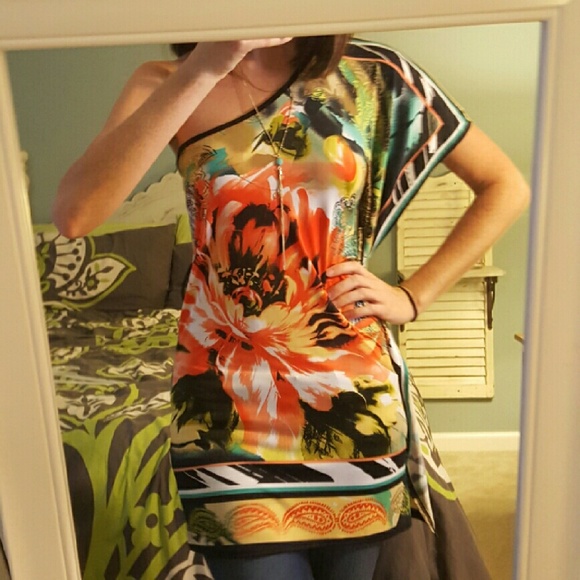 One shoulder top