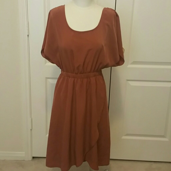 Comfortable classy spring dress - Picture 1 of 2