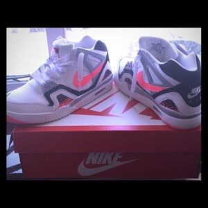 Nike Air Tech Challenge 2