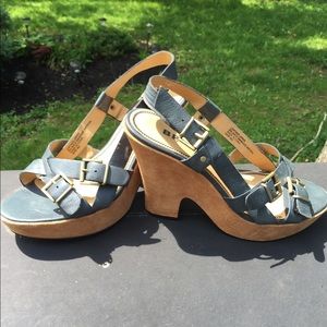 Very stylish sandals with heels