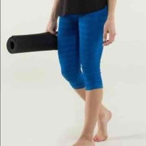 Lululemon size 4 crop pants.