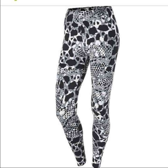 💜Nike Club Leggings💜 - Picture 3 of 4