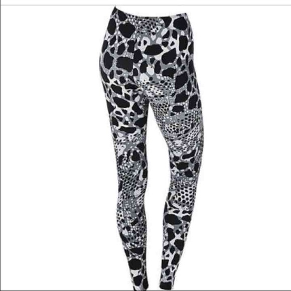 💜Nike Club Leggings💜 - Picture 4 of 4