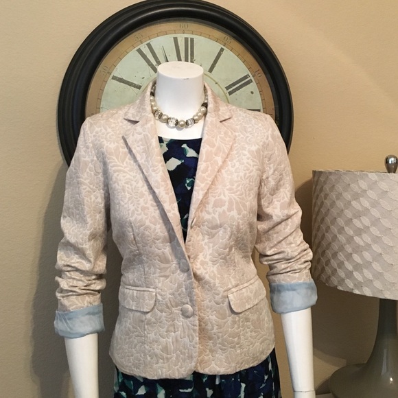 Cream Rose Pattern Blazer