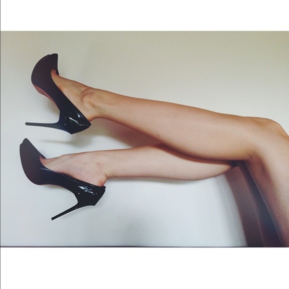 Herve Leger Leather Pumps