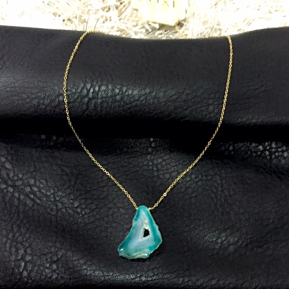 Jewelry - 💖✨Host Pick✨💖 Mini Sliced Organic Agate Necklace