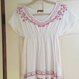 Beautiful flowing white v-neck (S/M)