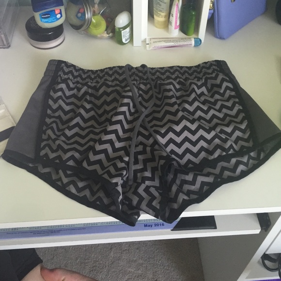 SO Pants - Loose dri-fit shorts