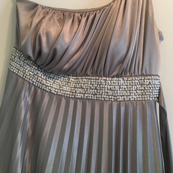 One should Prom dress - Picture 2 of 3