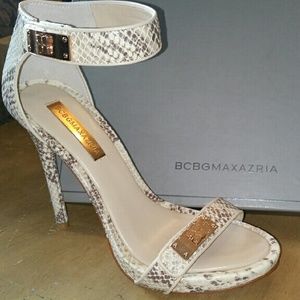 BCBGMAXAZRIA MA-ENTREAT Sandals