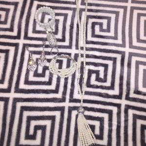 Great Gatsby 1920 flapper theme party jewelry