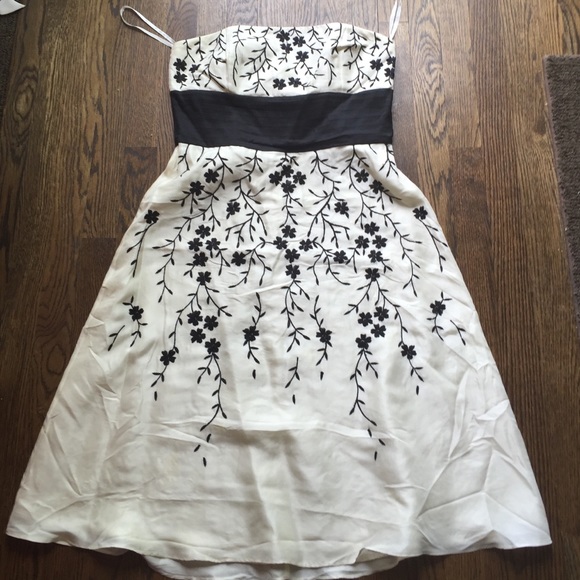 Sale!! Classic dress, White House/Black Market.
