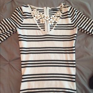 Black and White 1/4 sleeve V Neck Blouse