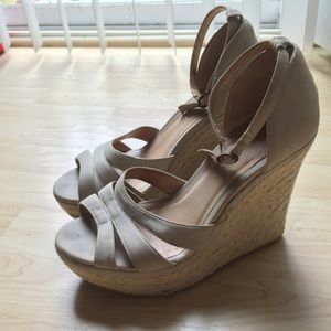⚡️SOLD⚡️ALDO cream me wedges