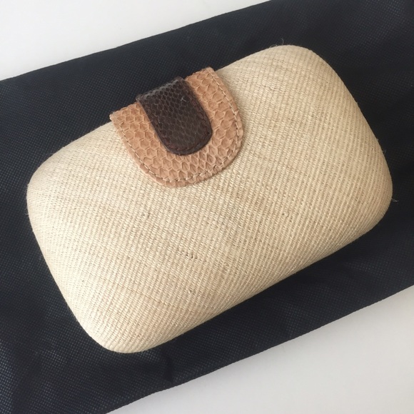 🎉HP🎉 MARJORIE RENNER CLUTCH - Picture 2 of 3