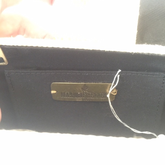 🎉HP🎉 MARJORIE RENNER CLUTCH - Picture 3 of 3