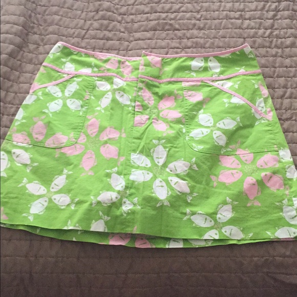 ECU Size 6 skort white tag