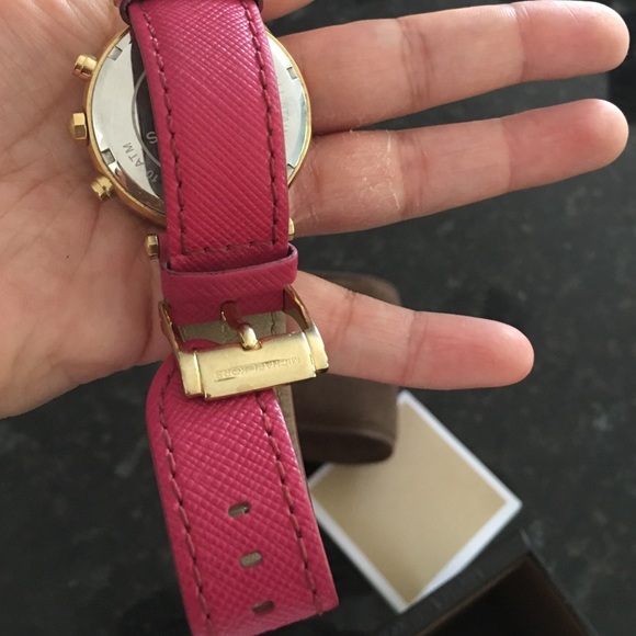 ✨SOLD✨Authentic Michael Kors watch - Picture 3 of 6