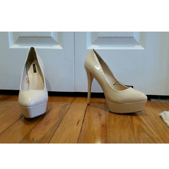 Nude pumps