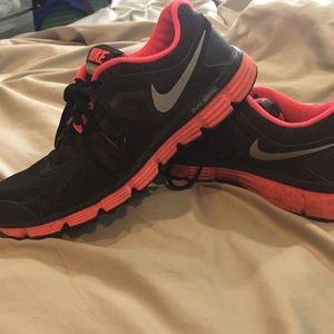 Nike Dual Fusion ST2 shoes