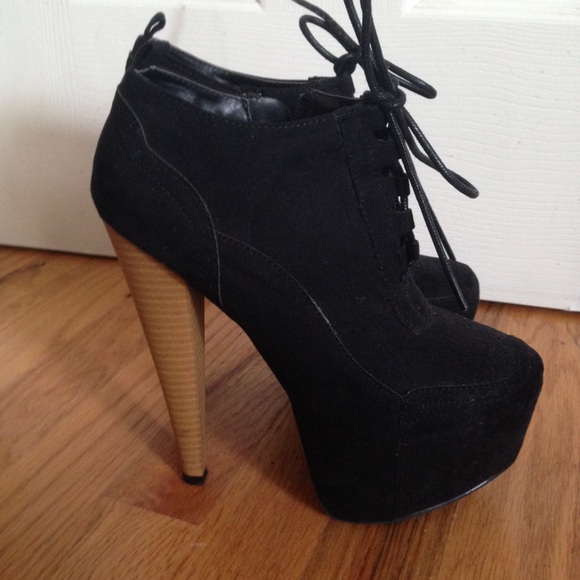 Qupid Black Booties