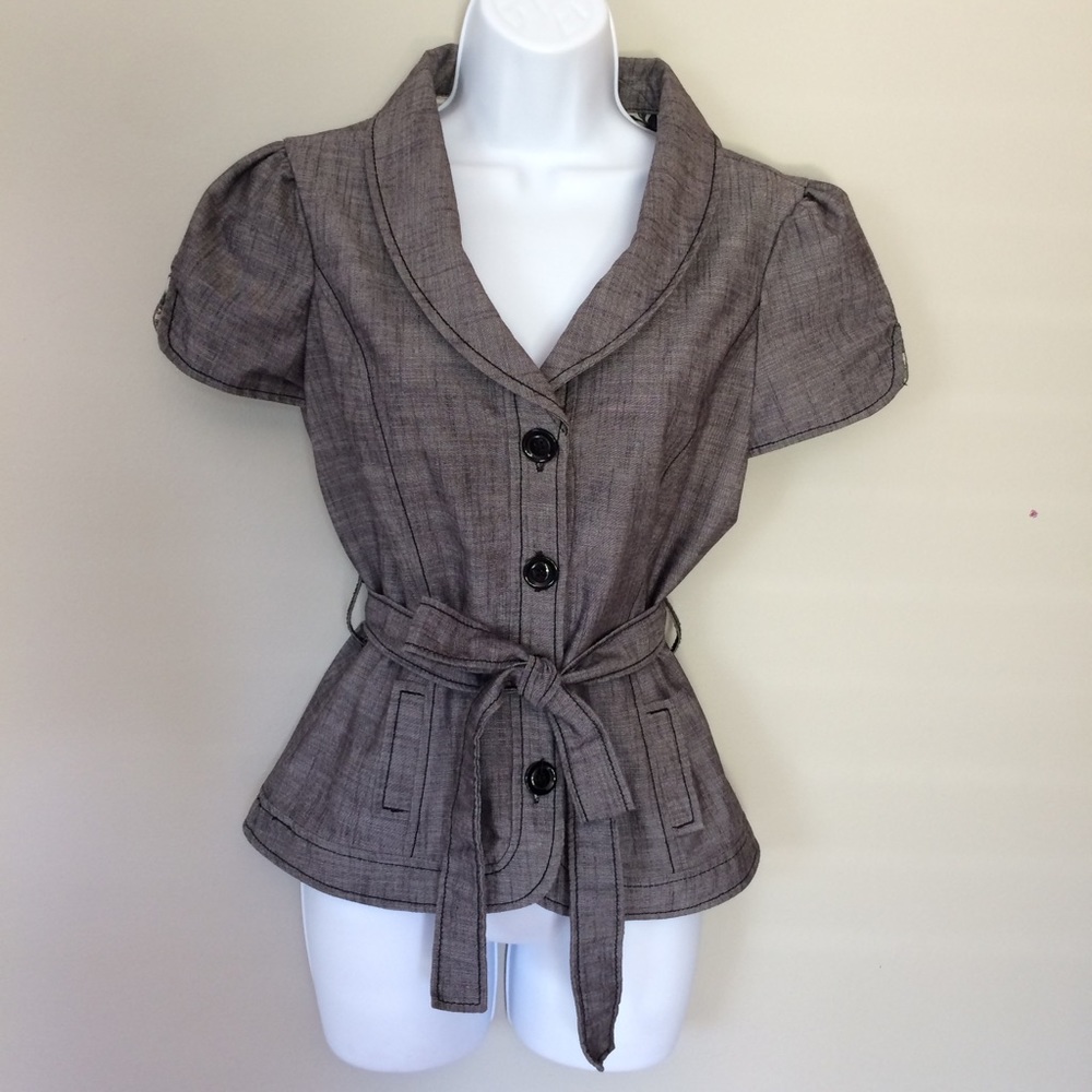 Short sleeve jacket/blazer.