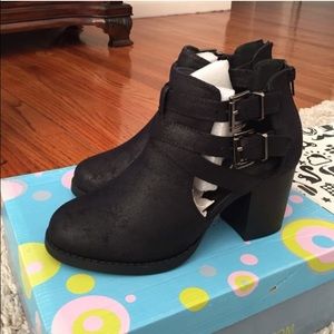 Ankle booties