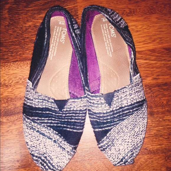 Size 9 TOMS