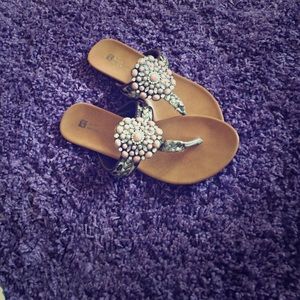 White mountain sandal size 7