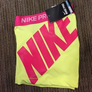 New Nike Pro Training Shorts 💗