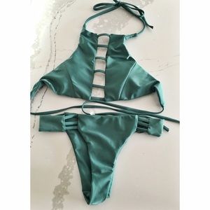 HOT 🔥🔥 Strappy High-Neck Halter Bikini