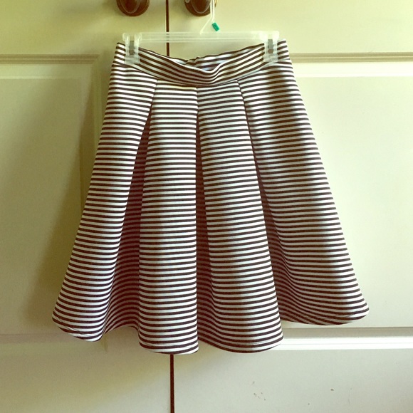 Mid pleated skirt