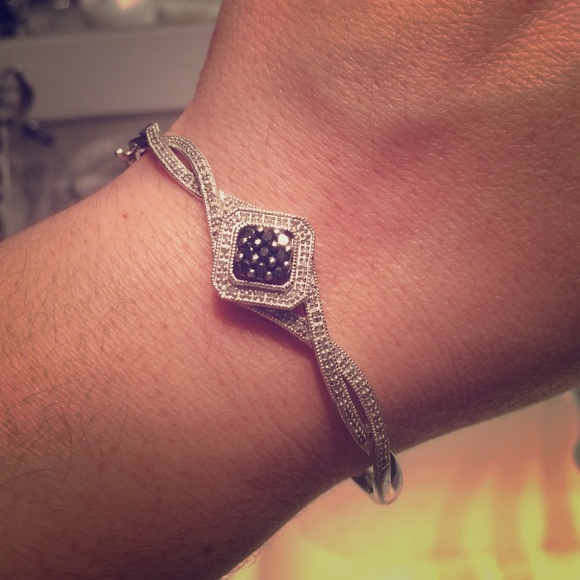 Black/white diamond bracelet