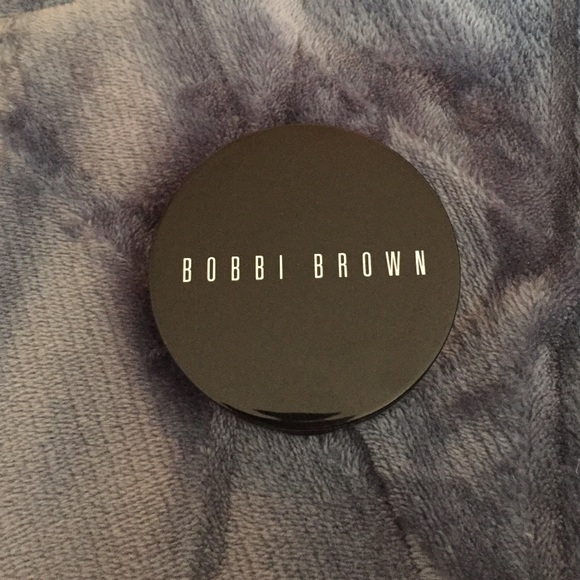 Bobbi Brown bronzing powder in Tawny