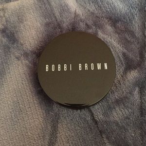 Bobbi Brown bronzing powder in Tawny