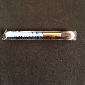Tapered highlighter brush