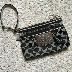 🆕Coach Poppy Wristlet