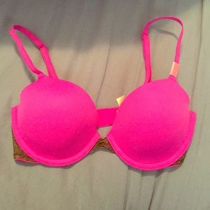 NWOT Pink 32C t-shirt bra