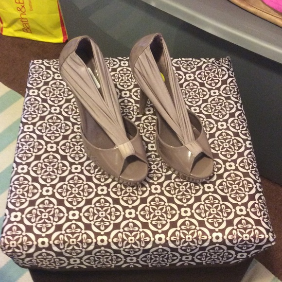 Heels - Picture 2 of 4