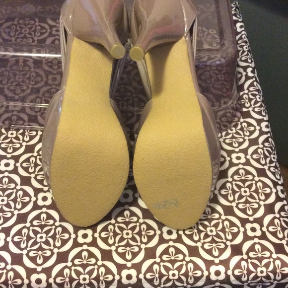 Heels - Picture 3 of 4