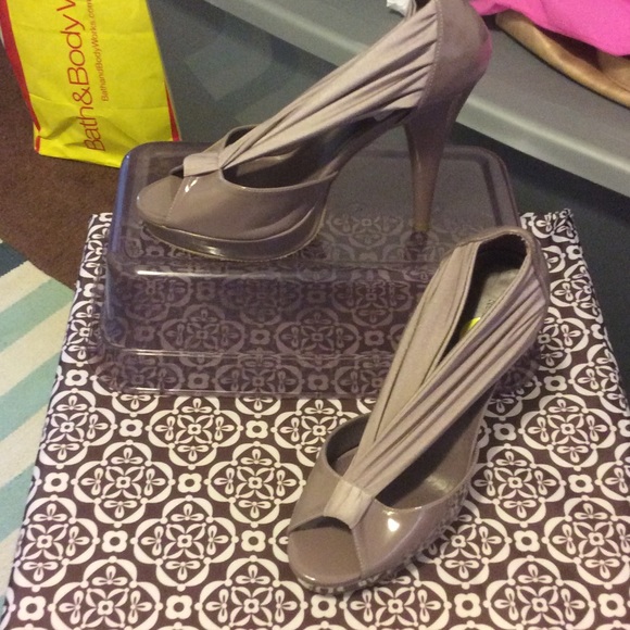Heels - Picture 4 of 4
