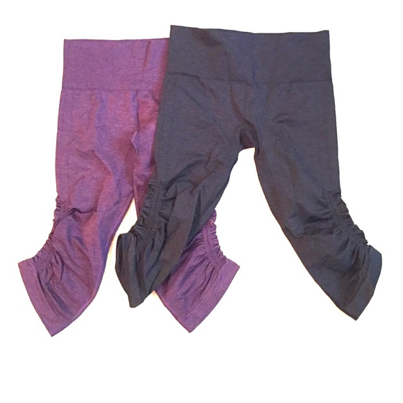 Lulu lemon in the flow crop. 2 pair.