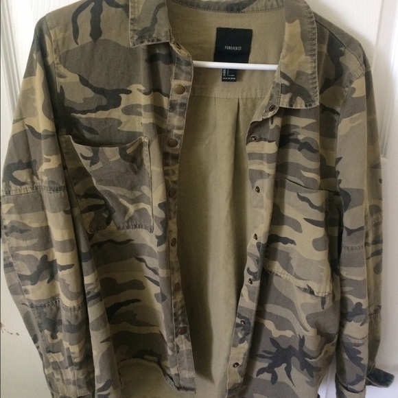 LIKE NEW Camo jacket!!!