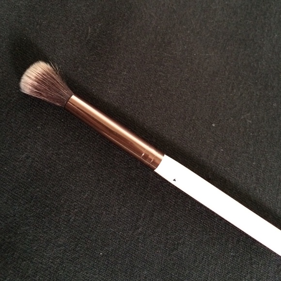Blending eye brush
