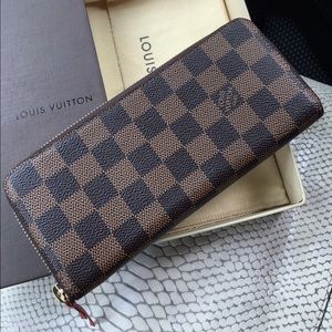 Used like new Authentic Louis Vuitton wallet.