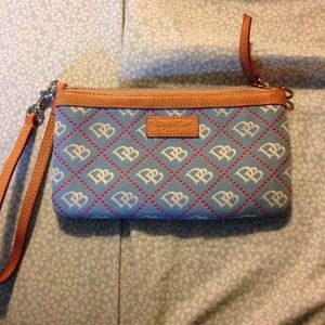 Dooney & Bourke clutch