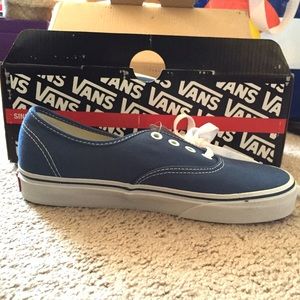 NWT Vans Authentic navy blue