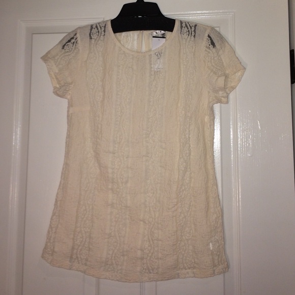 NWT CAbi Top. #260 Lace Tee.